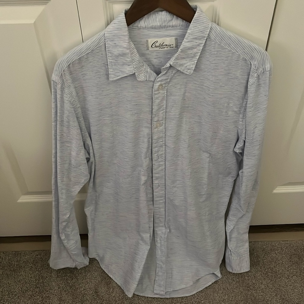 California brand men’s casual button down collared shirt
